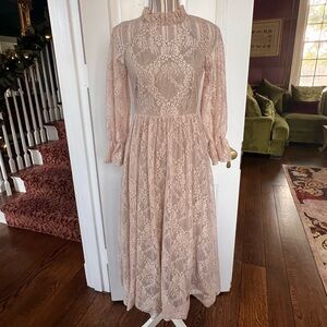 Elegant Lace Long Sleeve Dress vintage style beige shimmer small d321